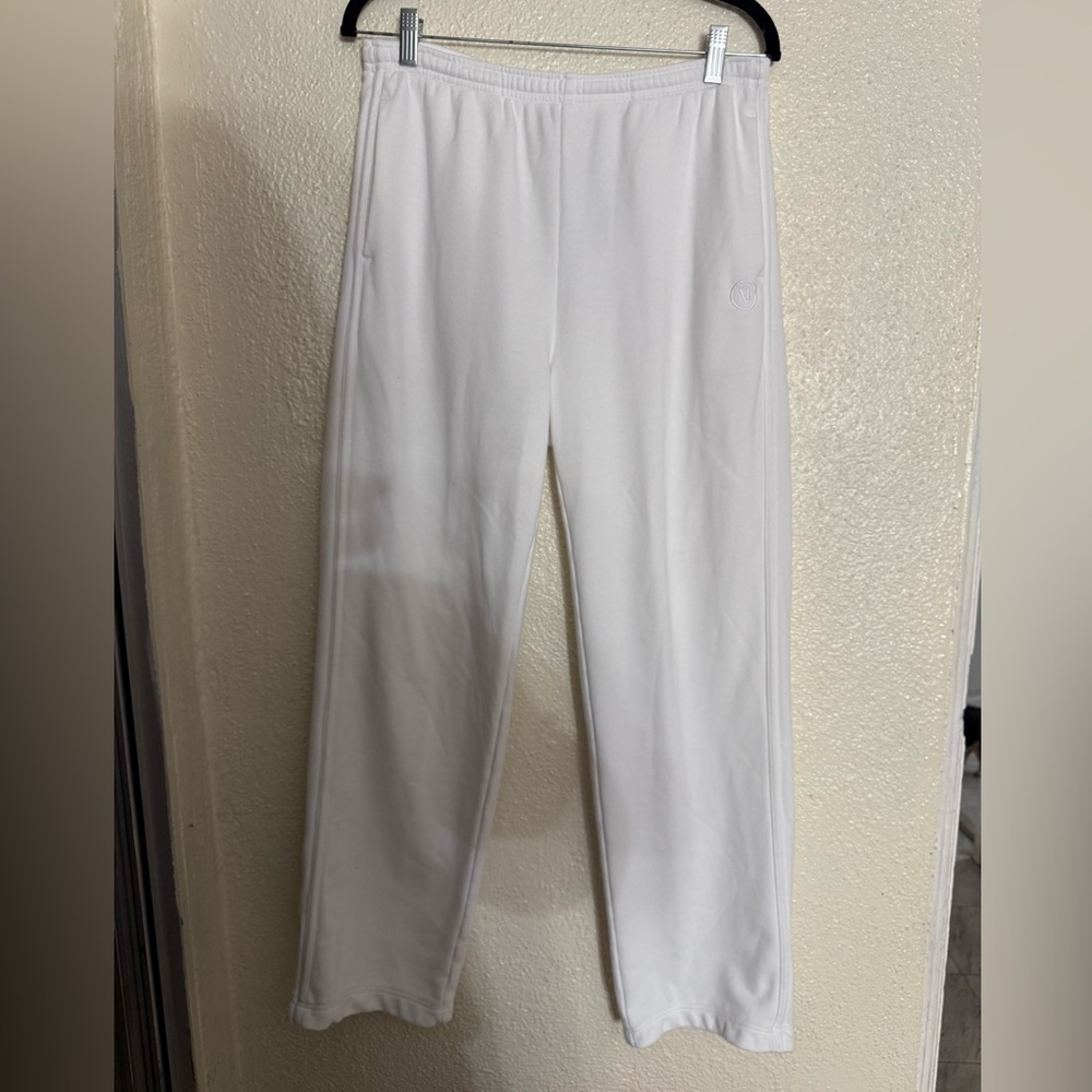 Vuori Women's Sedona Straight Leg Sweatpant White Track Pants size medium - Picture 5 of 13